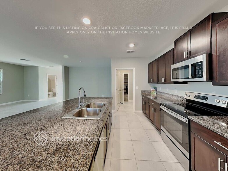 Building Photo - 2228 Jungle Dr