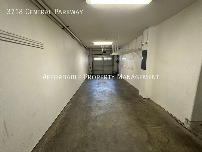 Building Photo - 3718 Central Pkwy