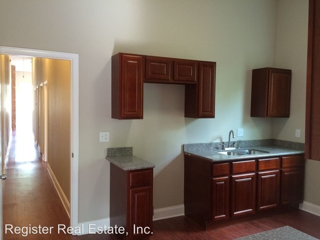 Building Photo - 2323 Pauger St