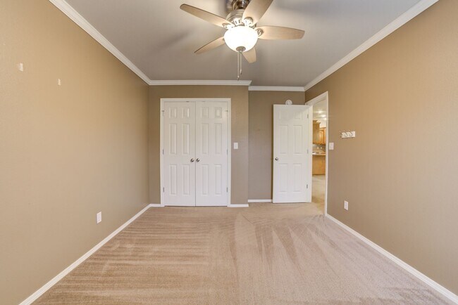 Building Photo - 3 Bed / 2 Bath in Collinsville!