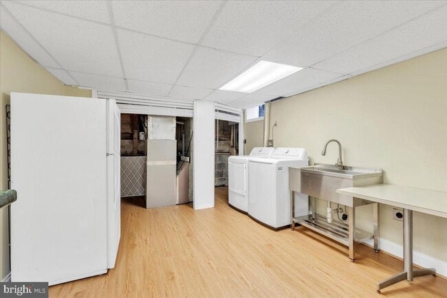 Building Photo - 664 S Greenbrier St