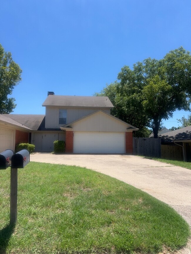Building Photo - Arlington 3/2.5/2 duplex Ready for move in