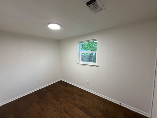 Building Photo - Charming 2BR/1BA Home with Fenced Yard & Mature Trees in Downtown Blanco!