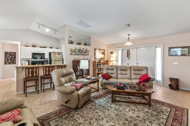 Building Photo - $1,895/month ** Furnished * Annual / Short Term * 3 bed / 2 Bath * Single Family * North Port