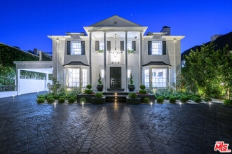 Building Photo - 9885 Carmelita Ave
