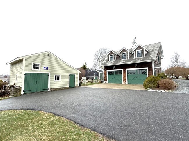 Building Photo - 2678 E Main Rd