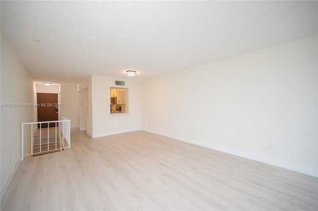 Building Photo - 9210 Fontainebleau Blvd