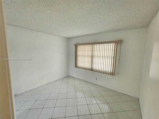 Building Photo - 1000 SW 128th Terrace