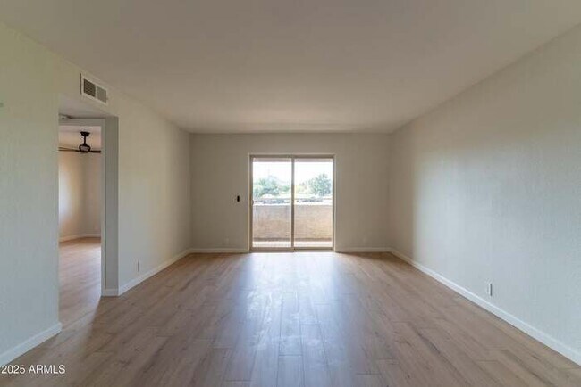 Building Photo - 4150 E Cactus Rd