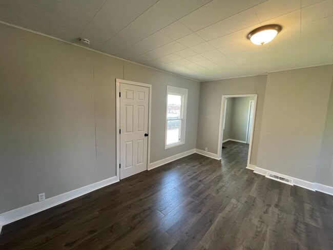 Building Photo - 4 bedroom home ready now!