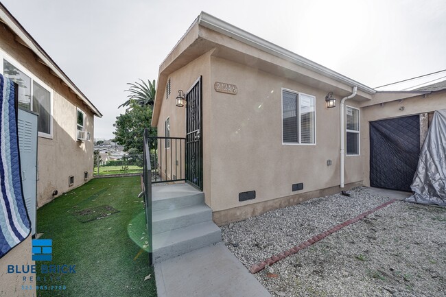 Building Photo - 2724-2724 Lanfranco St