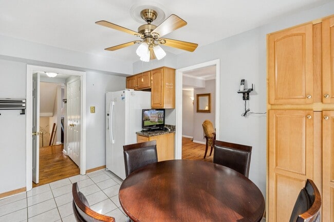 Building Photo - Beautifully maintained townhome on a quiet cul-de-sac in Springfield!