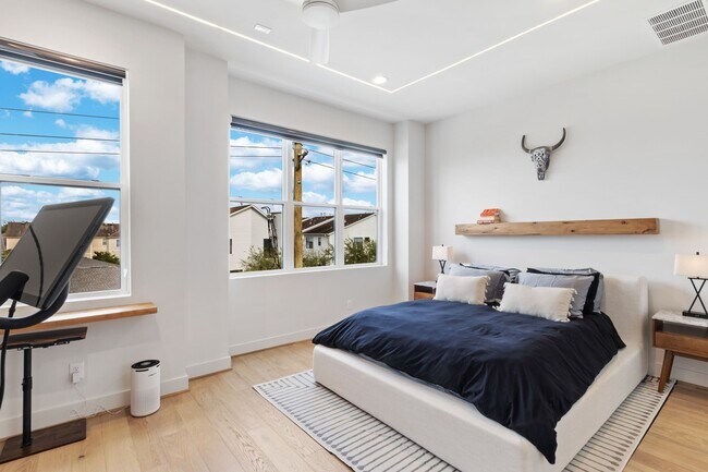 Building Photo - 1504 Ennis St