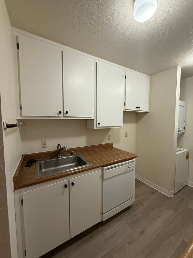 Building Photo - 1 Bedroom Condo for Rent South Reno (Donner Creek Village)