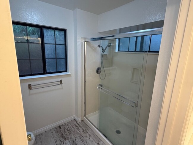 Building Photo - 3-Bedroom Pinole Townhouse with Spacious L...