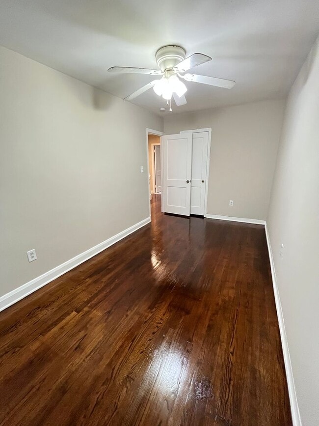 Building Photo - Beautiful 3 Bedroom 1 Bathroom East Baltim...