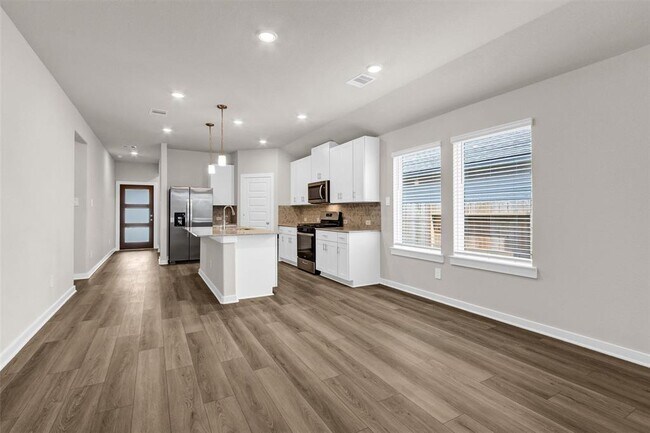 Building Photo - 38710 Yellowstone Dr