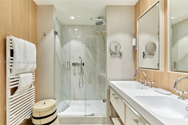 Building Photo - 11 Rue St