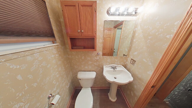 Building Photo - "3-Bed Home in Sterling Heights: Granite K...