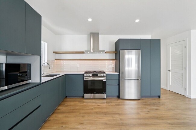 Building Photo - 1422 Tamarind Ave