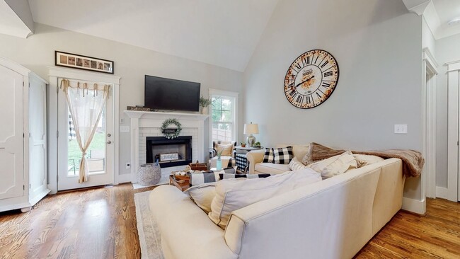 Building Photo - 7146 Pepper Tree Cir