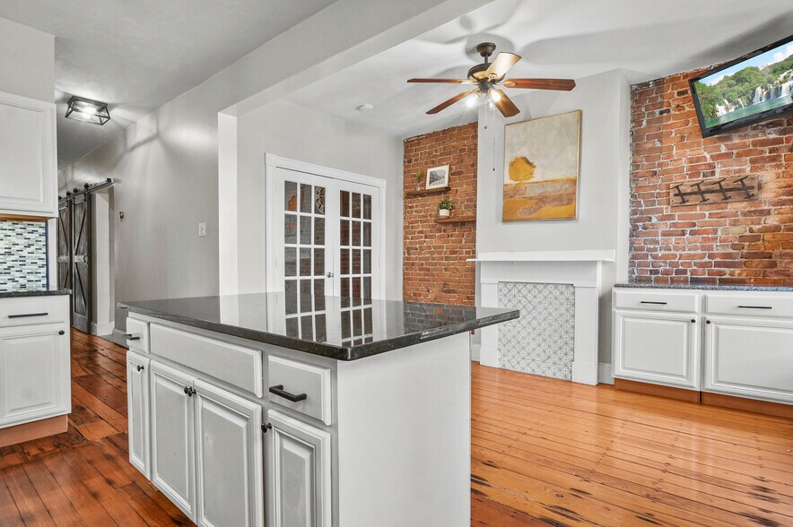 Building Photo - 60 Beacon St