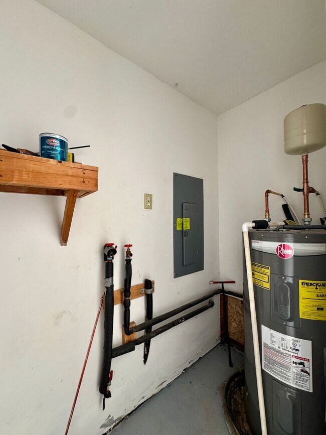 Building Photo - 3531 Sleepy Hollow Rd