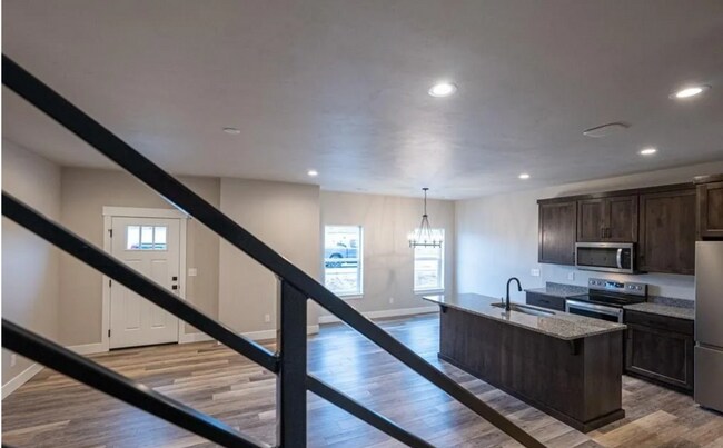 Building Photo - 3 bed, 2.5 bath Townhome in Ammon!!