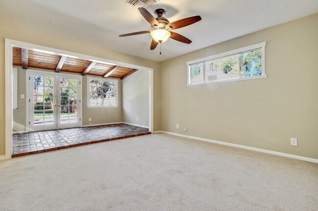 Building Photo - 5923 Jumilla Ave