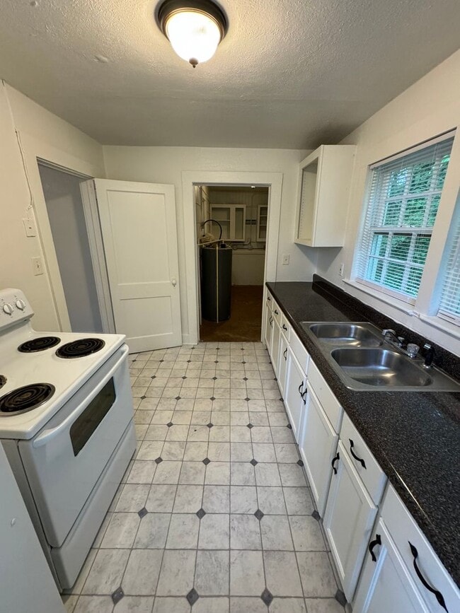 Building Photo - 2/1 House in North Rome- $850