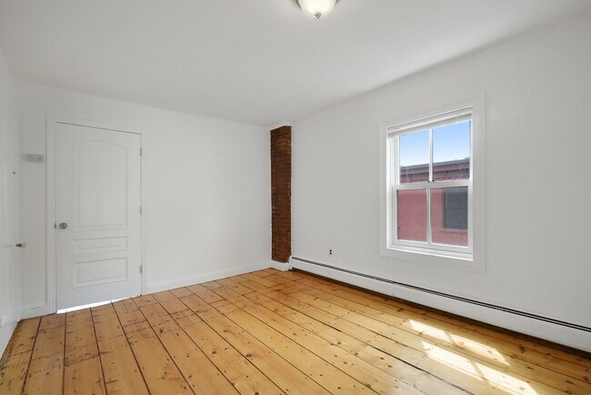 Building Photo - 224 8th St