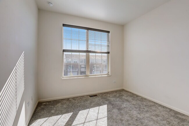 Building Photo - 2924 Reflection Dr