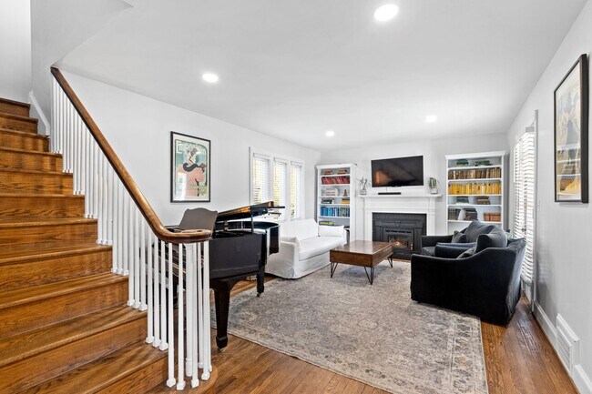 Building Photo - Luxurious Brick Colonial in Prestigious Gu...