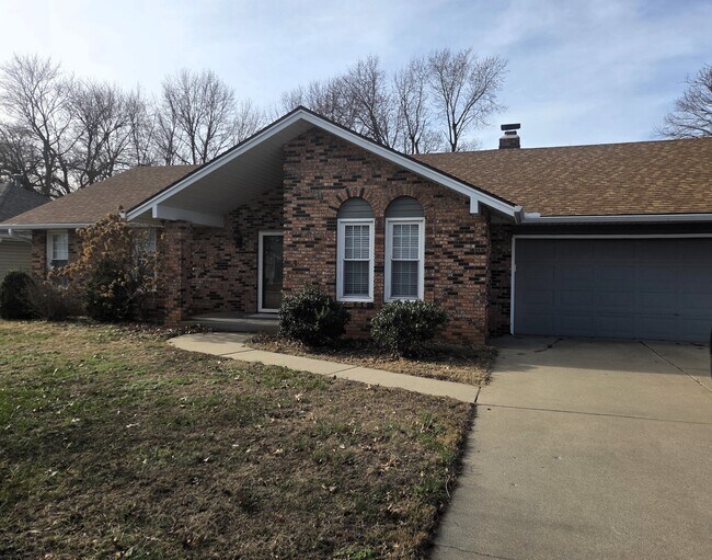 Building Photo - 3345 S Jefferson Ave