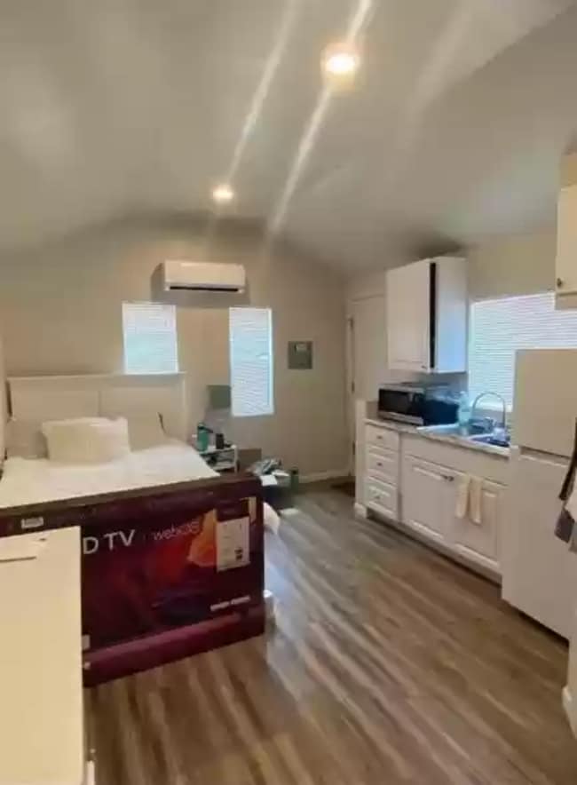 Building Photo - 2240 Elm Ave