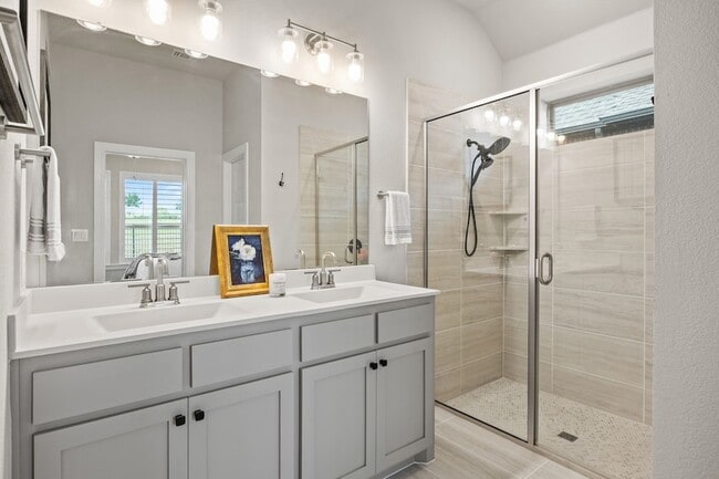 Building Photo - 2102 Clearwater Way