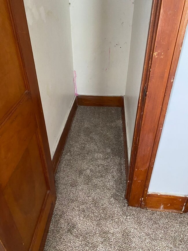 Building Photo - 2 bed 1 bath house $995