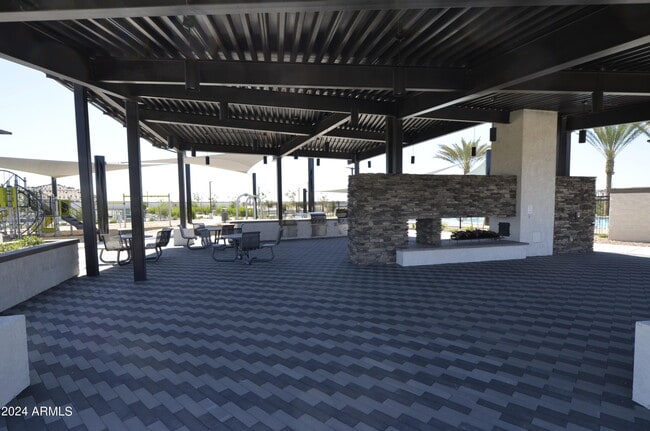 Building Photo - 1306 W Sparrow Dr