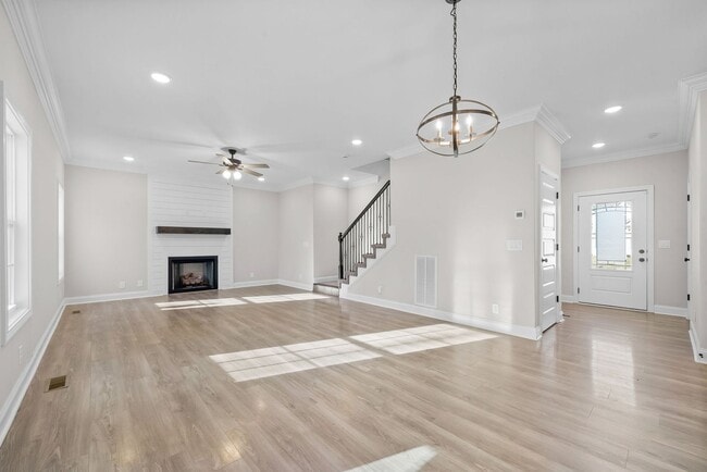 Building Photo - 3 Bedroom 2 1/2 Bath Dog Friendly Home For Rent!