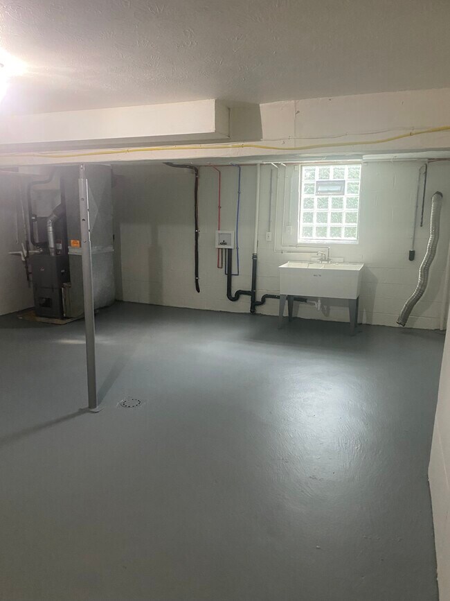 Building Photo - 731 Darlington St