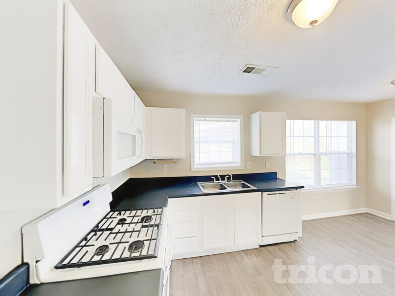 Building Photo - 936 Edgewood Ln