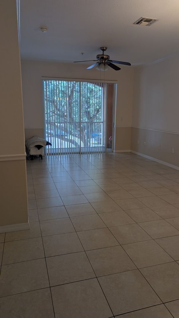 Building Photo - 3 Bedrooms 2 baths Immaculate condominium ...