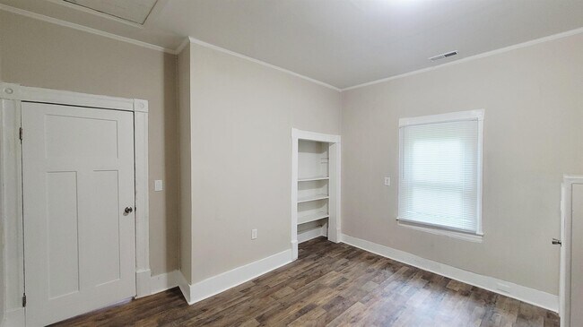 Building Photo - 1230 Tank Ct