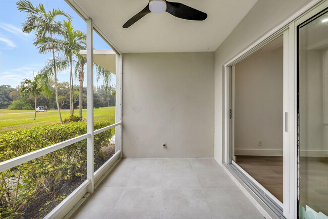 Building Photo - 3100 N Palm Aire Dr