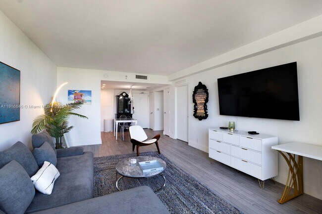 Building Photo - 1100 West Ave