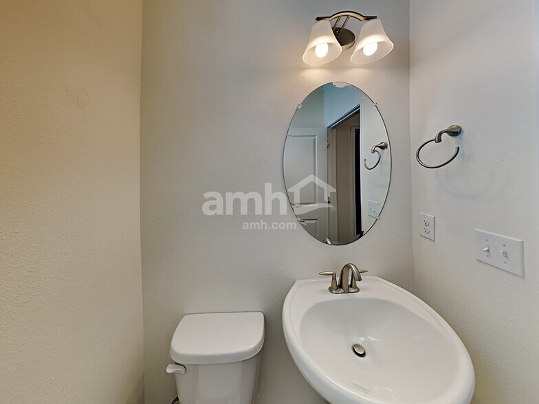 Building Photo - 749 Zarabrooke Ct