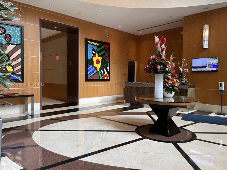 Building Photo - 253 NE 2nd St