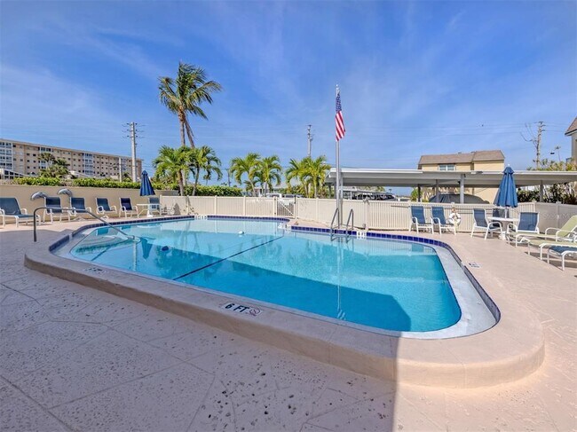 Building Photo - 1400 Tarpon Center Dr