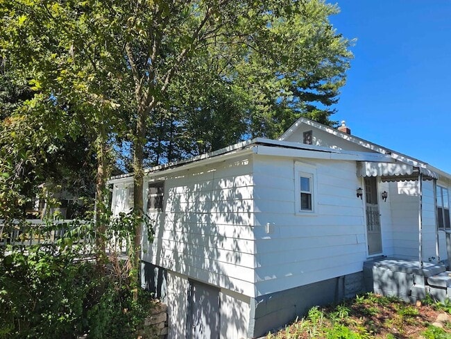 Building Photo - 921 W Gourley Pike