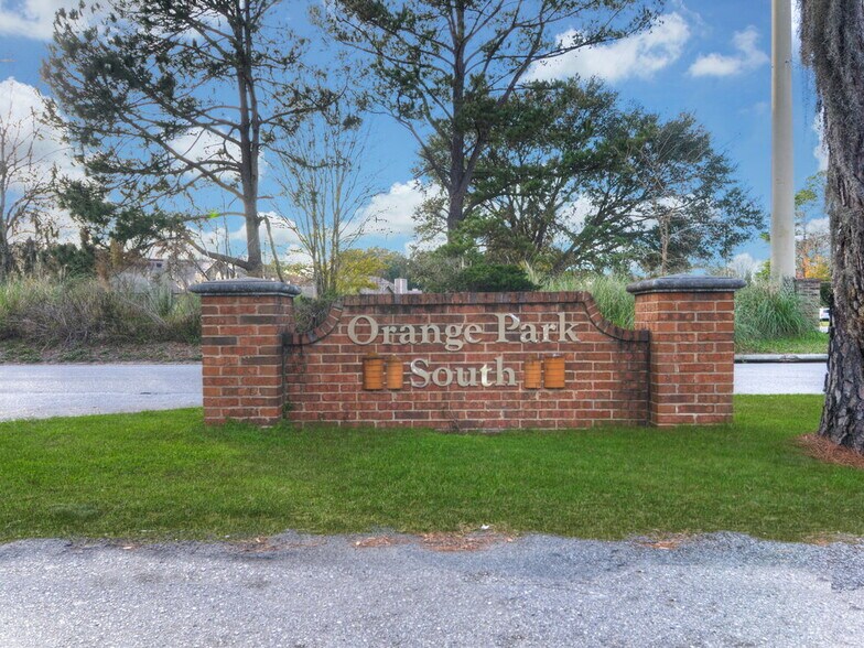 Building Photo - 1986 Apopka Dr